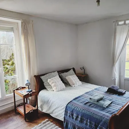 Demeure Perigourdine, Prairies Et Acces Riviere Holiday home *