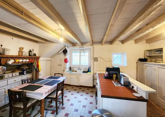 Demeure Perigourdine, Prairies Et Acces Riviere Holiday home *